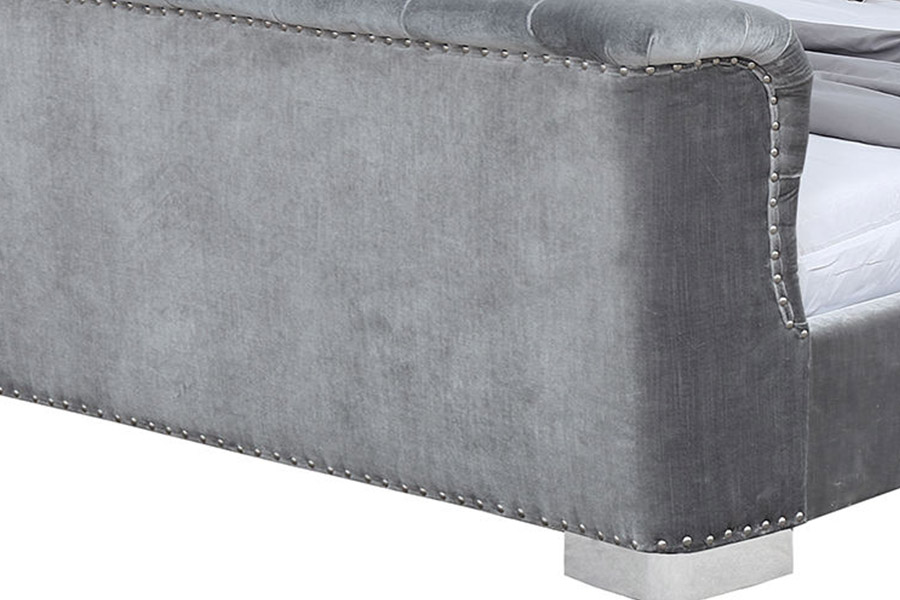 1413 Lit tapissé plateforme tapissier au design moderne